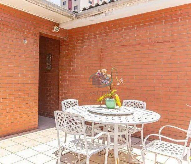 Casa à venda com 3 quartos, 210m² - Foto 2