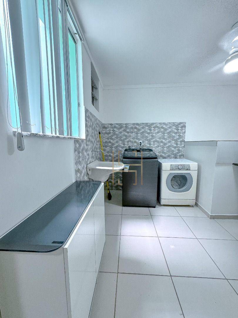 Casa, 4 quartos, 242 m² - Foto 2