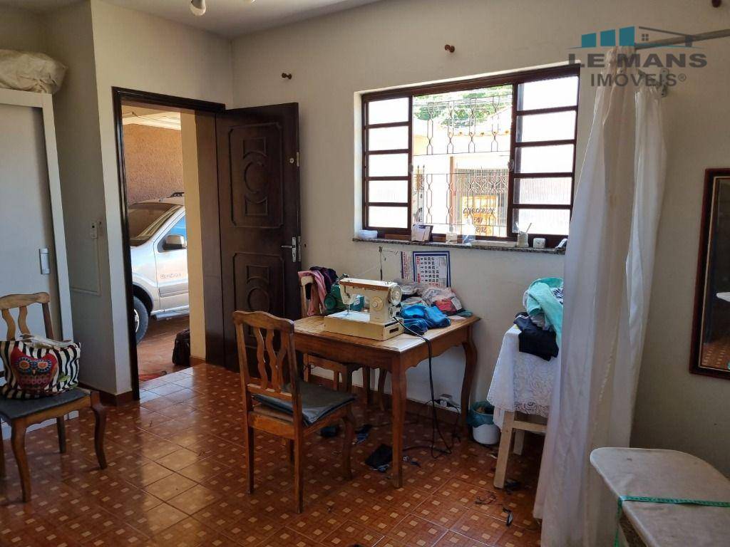 Casa à venda com 4 quartos, 135m² - Foto 2