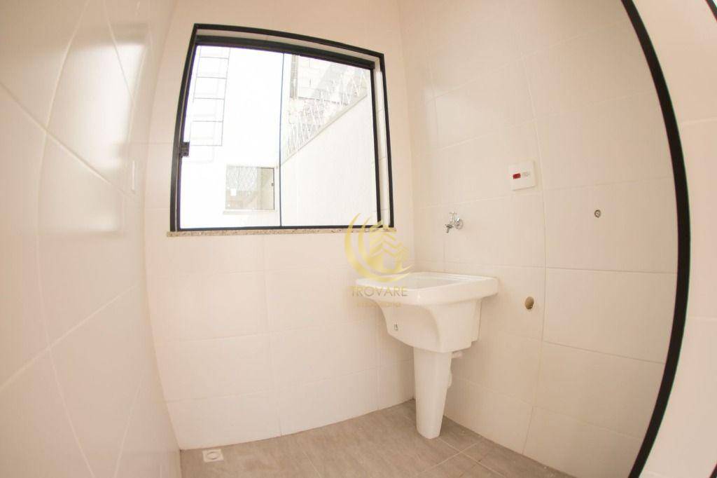 Casa à venda com 3 quartos, 178m² - Foto 1