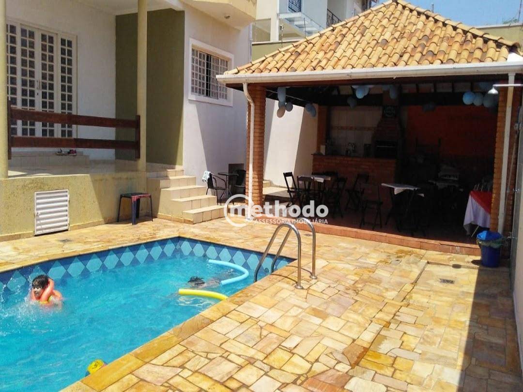 Casa à venda com 4 quartos, 290m² - Foto 1