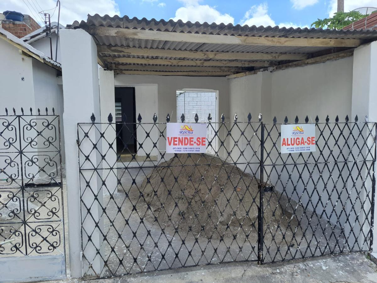 Casa à venda com 3 quartos, 200m² - Foto 1