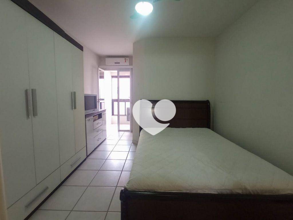 Apartamento à venda com 2 quartos, 70m² - Foto 7