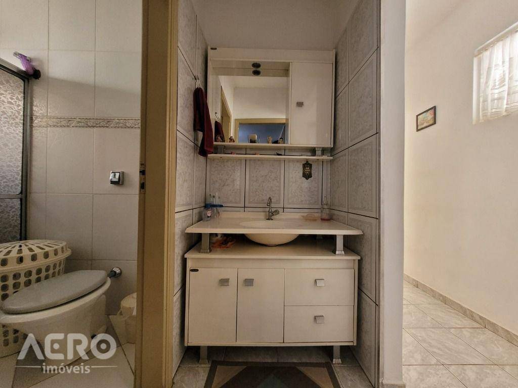 Casa à venda com 2 quartos, 156m² - Foto 14