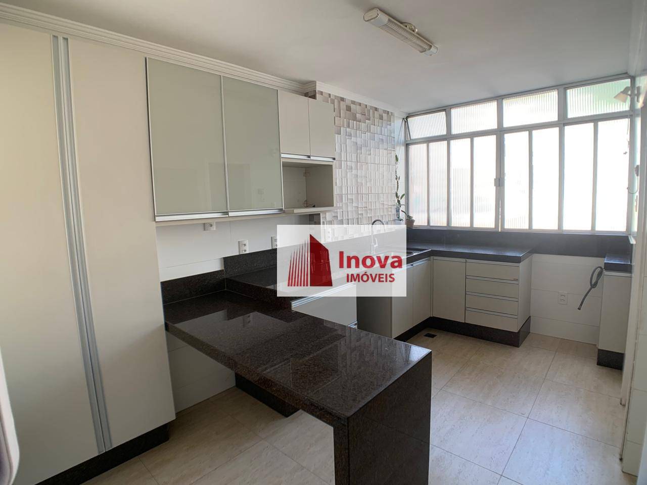 Apartamento à venda com 3 quartos, 134m² - Foto 1