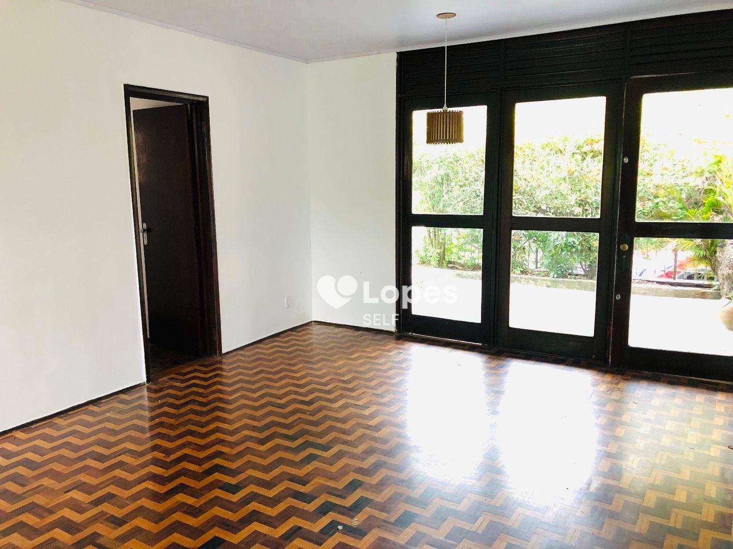 Casa à venda com 5 quartos, 210m² - Foto 11