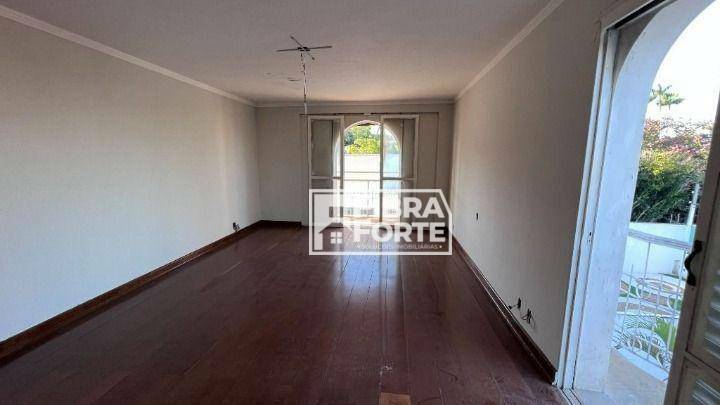 Casa para alugar com 18 quartos, 905m² - Foto 25