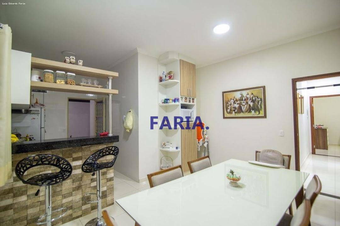 Casa à venda com 3 quartos, 180m² - Foto 7