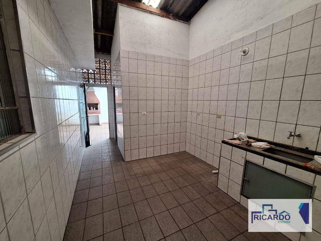 Casa para alugar com 2 quartos, 130m² - Foto 10