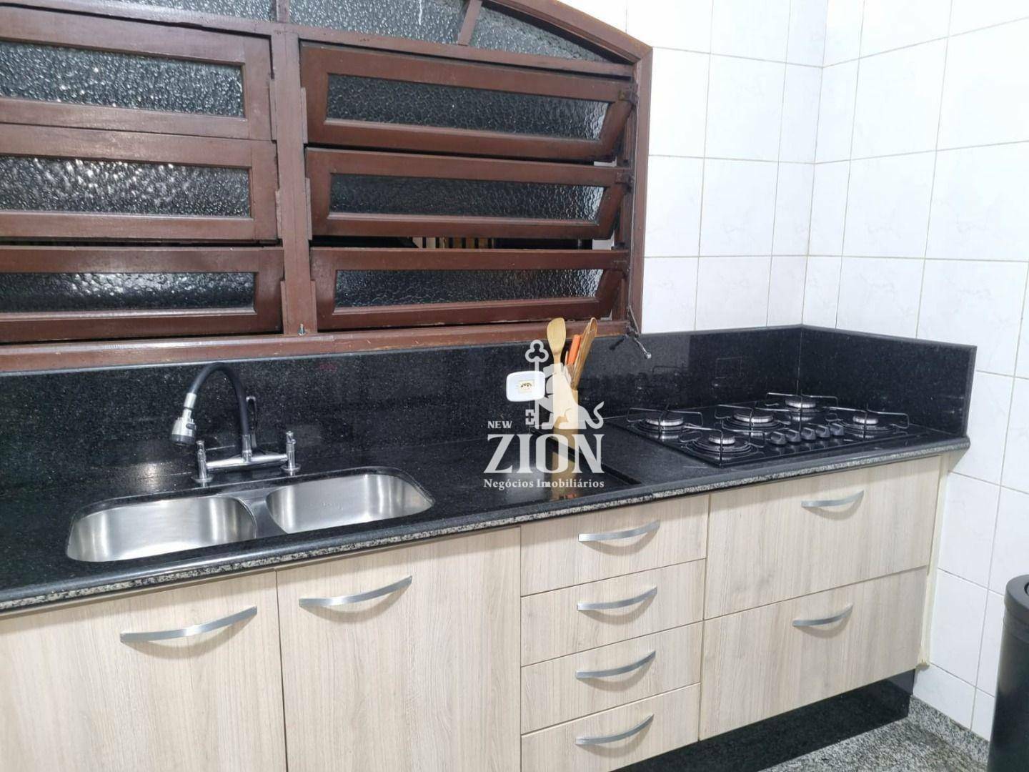 Casa à venda com 3 quartos, 210m² - Foto 11