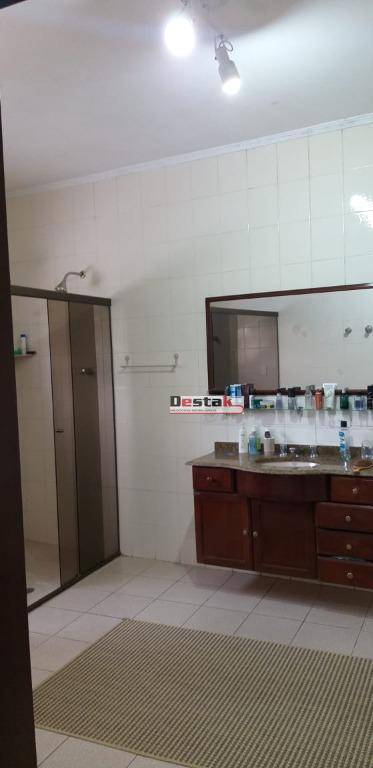 Sobrado à venda com 3 quartos, 202m² - Foto 2