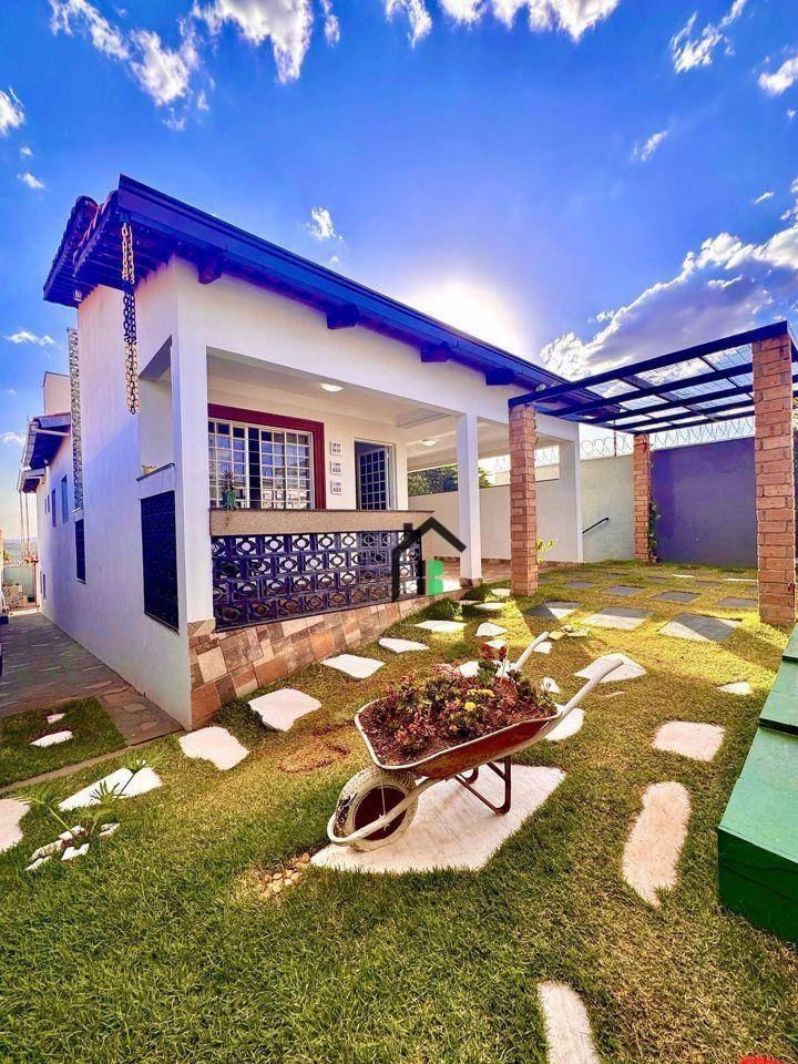 Casa, 3 quartos, 233 m² - Foto 1