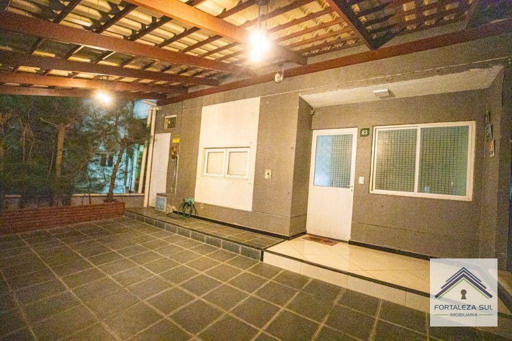 Casa de Condomínio à venda com 3 quartos, 100m² - Foto 2