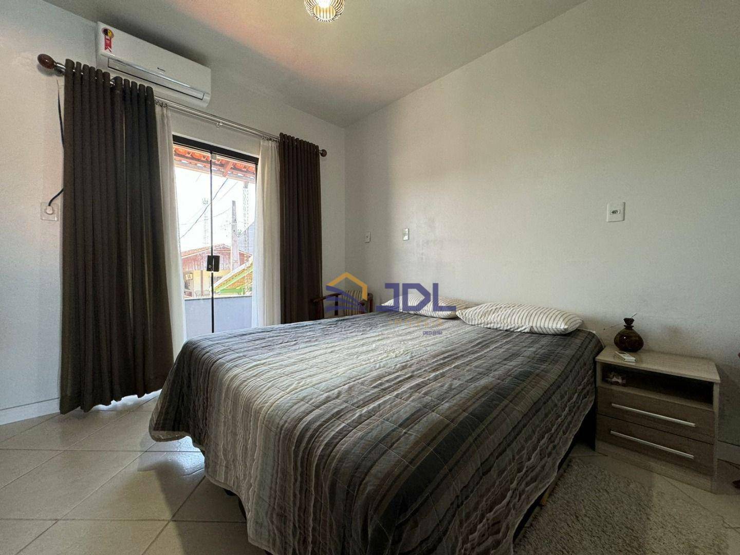 Casa à venda com 4 quartos, 210m² - Foto 33