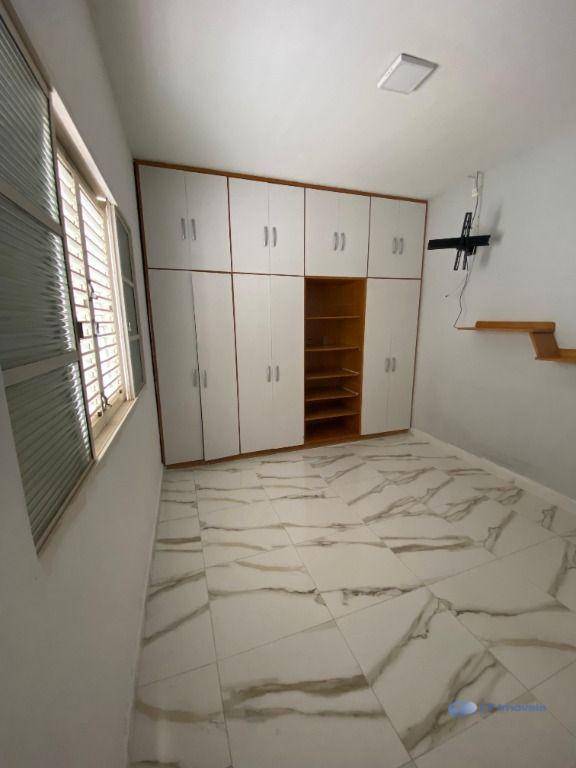 Casa à venda e aluguel com 3 quartos, 180m² - Foto 8