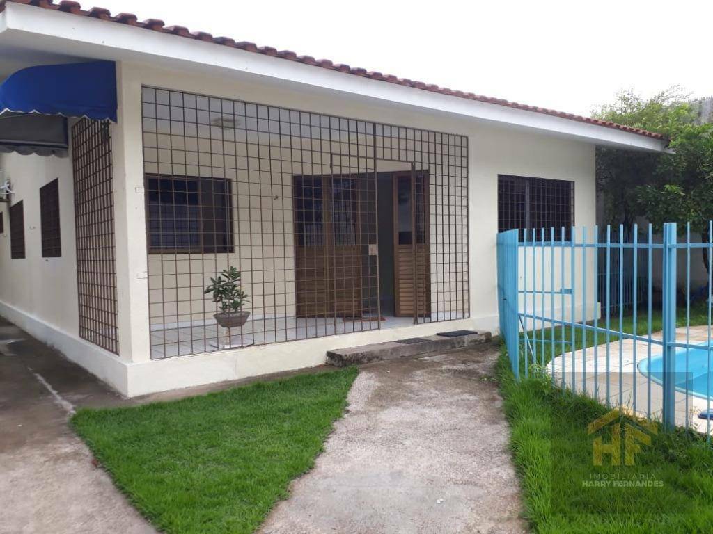 Casa à venda com 3 quartos, 109m² - Foto 1