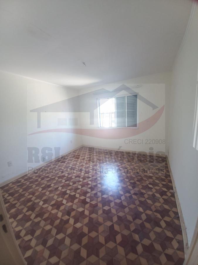 Casa à venda com 2 quartos, 125m² - Foto 2