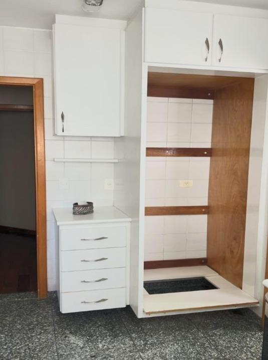 Apartamento à venda com 3 quartos, 140m² - Foto 19