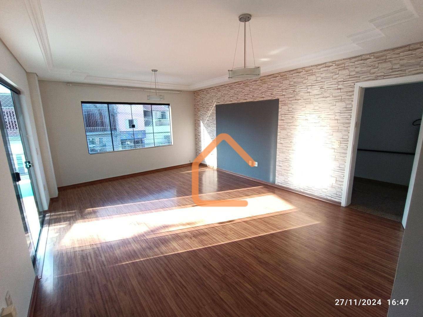 Apartamento para alugar com 3 quartos, 140m² - Foto 2