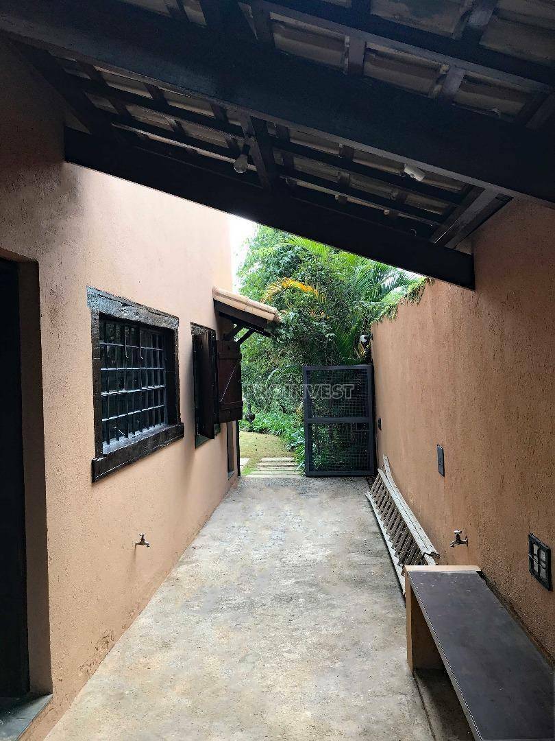 Casa de Condomínio à venda e aluguel com 3 quartos, 395m² - Foto 29