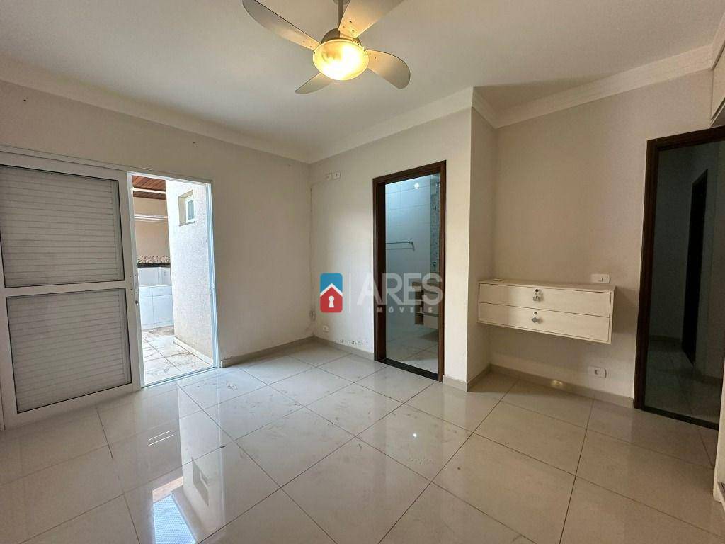 Casa para alugar com 3 quartos, 249m² - Foto 14