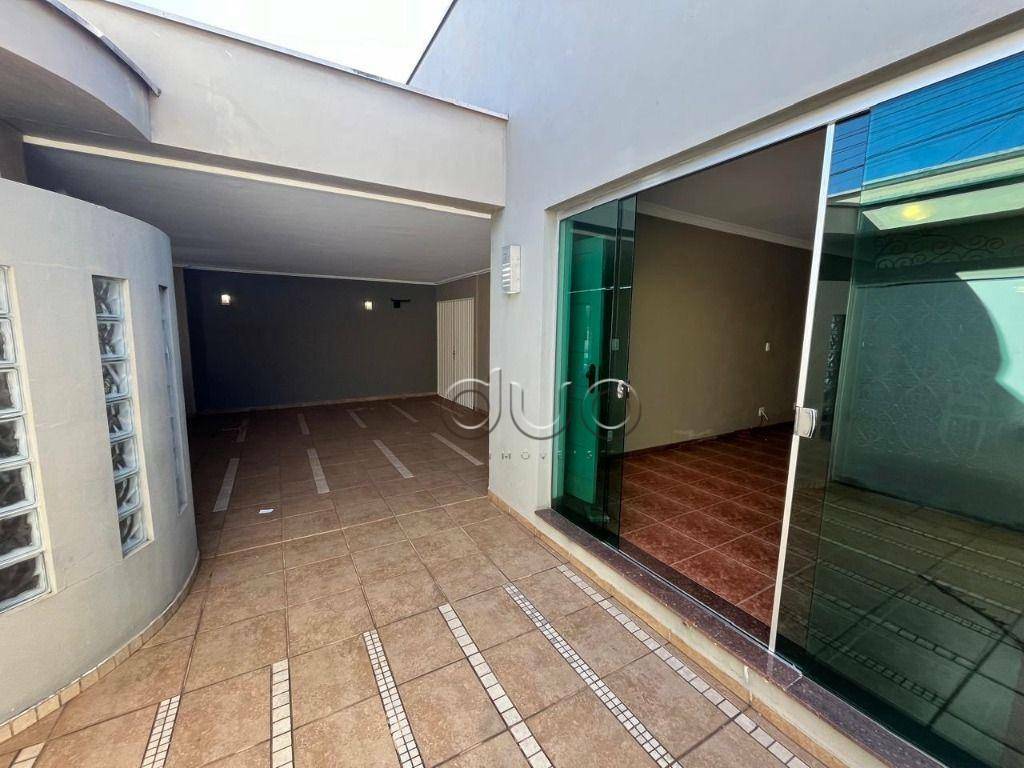 Casa à venda com 3 quartos, 196m² - Foto 2