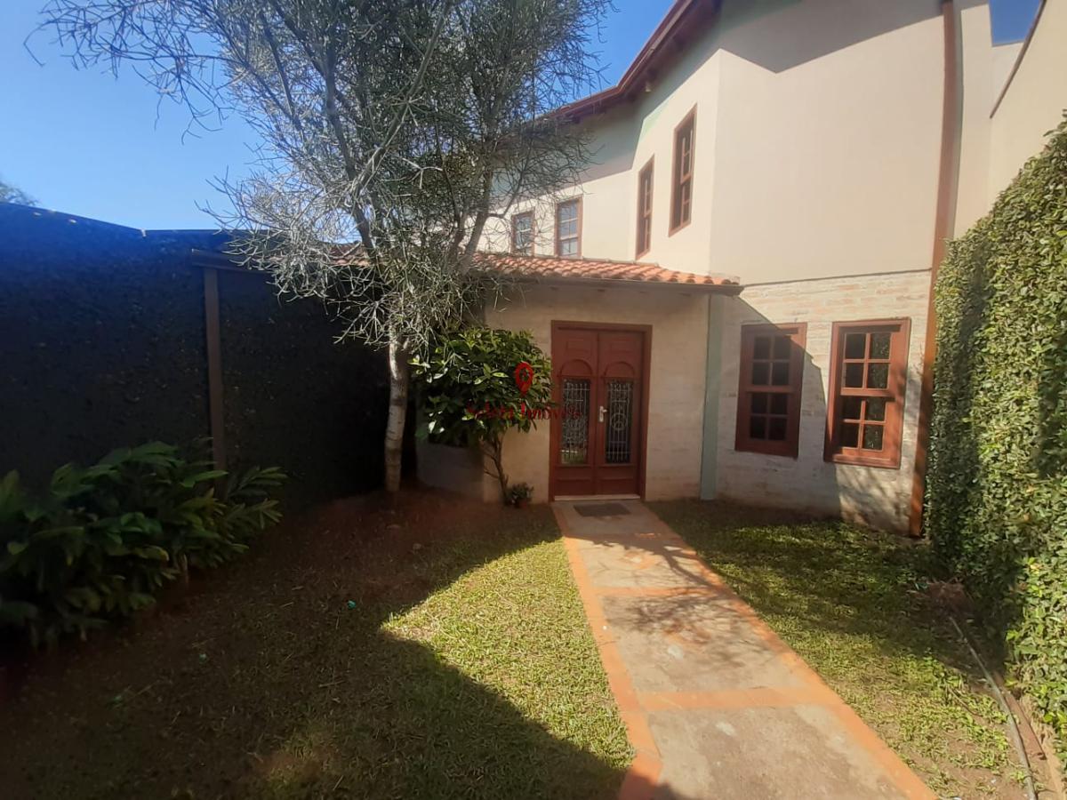 Casa à venda com 3 quartos, 297m² - Foto 1