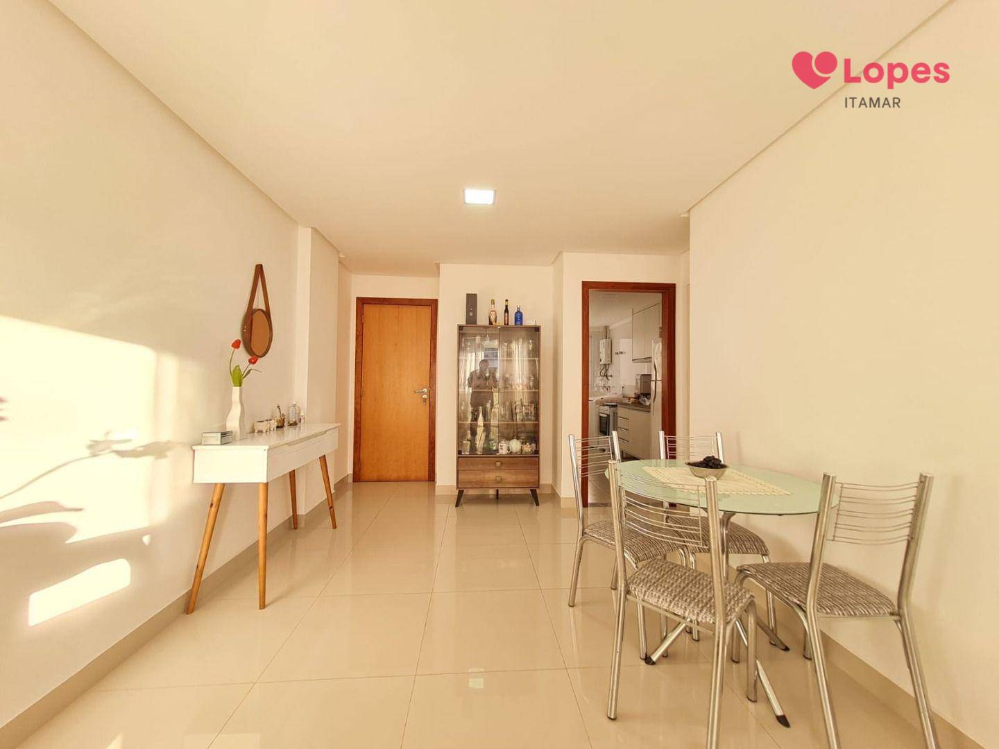 Apartamento à venda com 2 quartos, 70m² - Foto 3