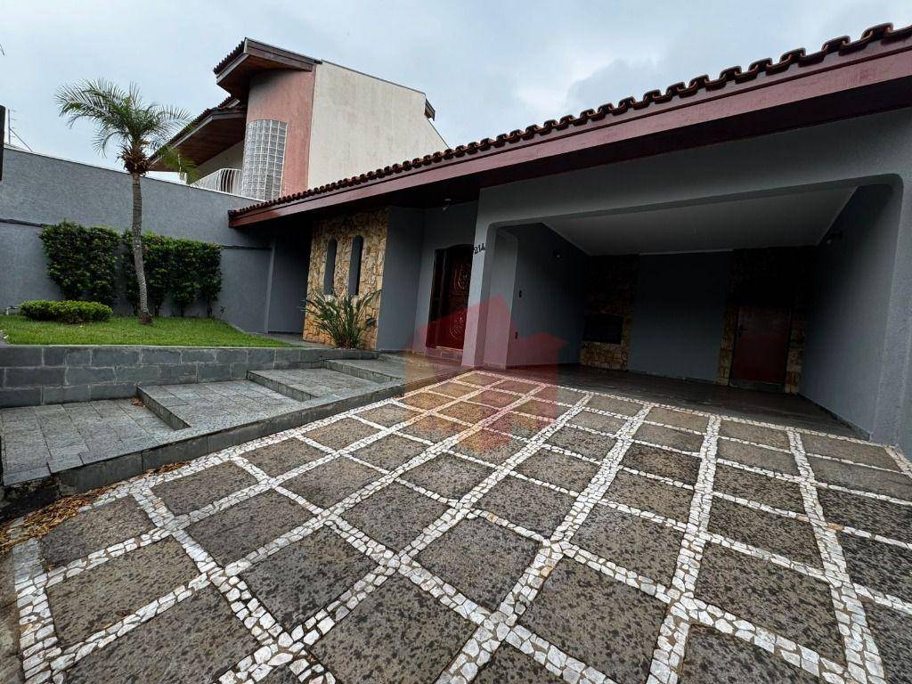 Casa, 4 quartos, 263 m² - Foto 1