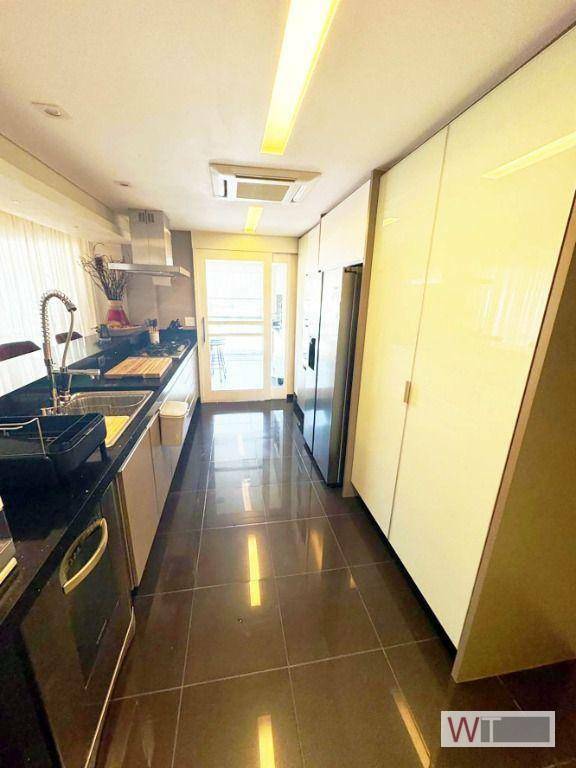 Apartamento à venda com 3 quartos, 194m² - Foto 20