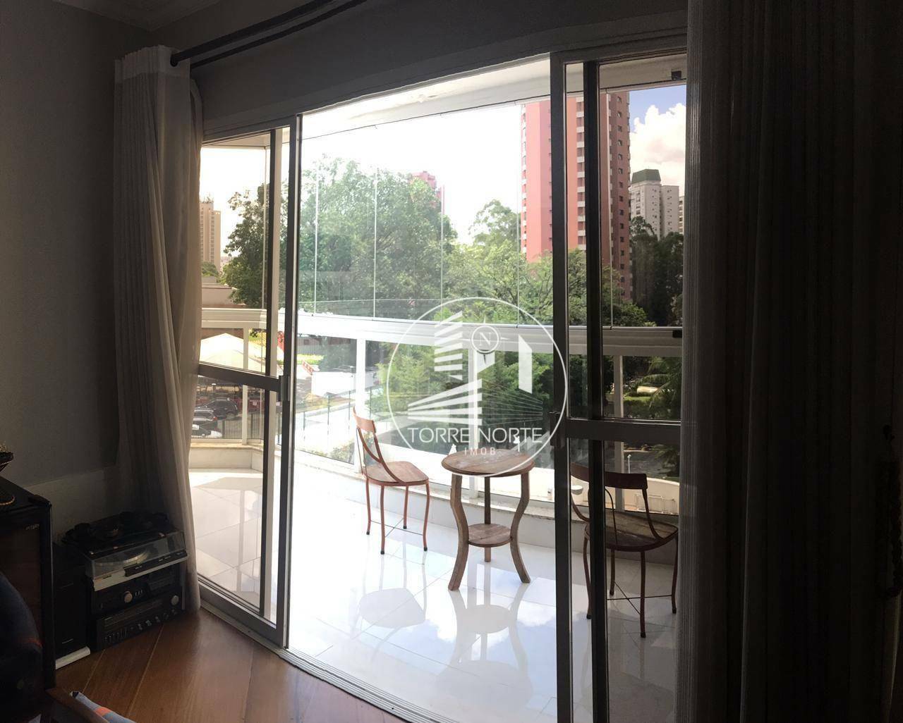 Apartamento à venda com 4 quartos, 200m² - Foto 27