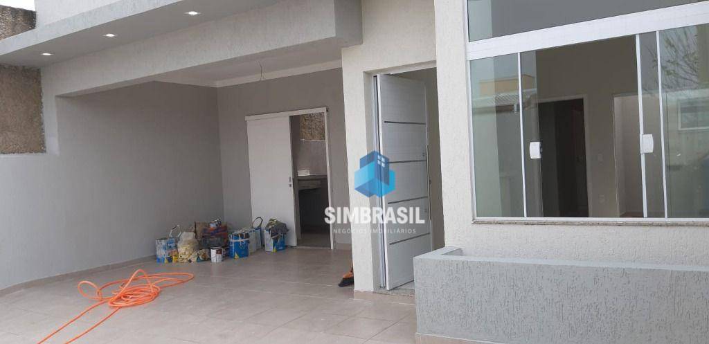 Casa à venda com 2 quartos, 80m² - Foto 1