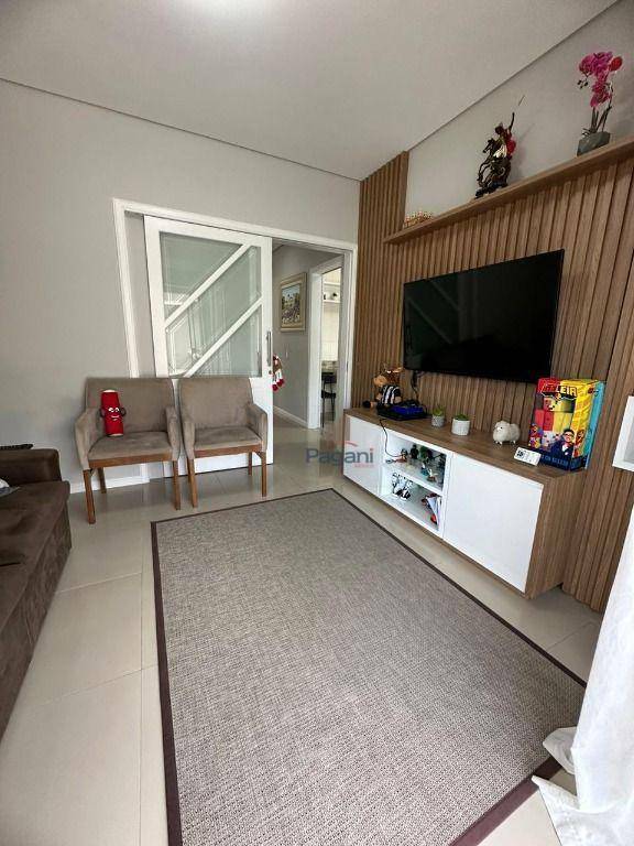 Casa à venda com 3 quartos, 240m² - Foto 10