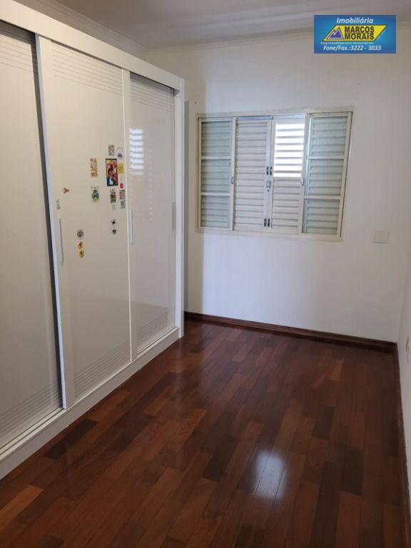 Casa para alugar com 2 quartos, 250m² - Foto 4