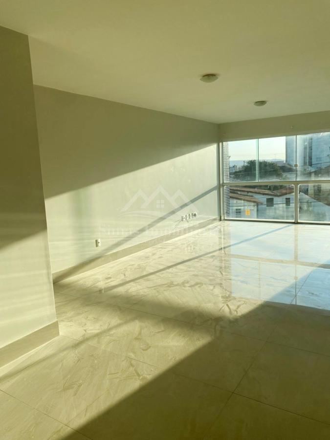 Apartamento à venda com 3 quartos, 128m² - Foto 2