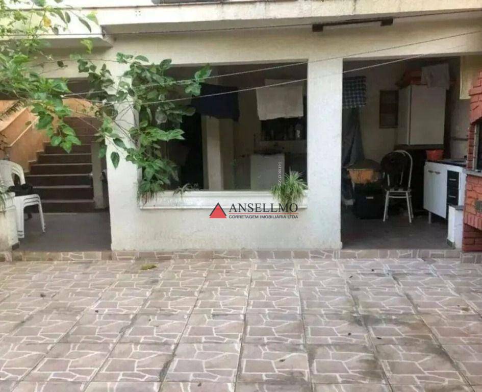 Casa para alugar com 4 quartos, 326m² - Foto 13