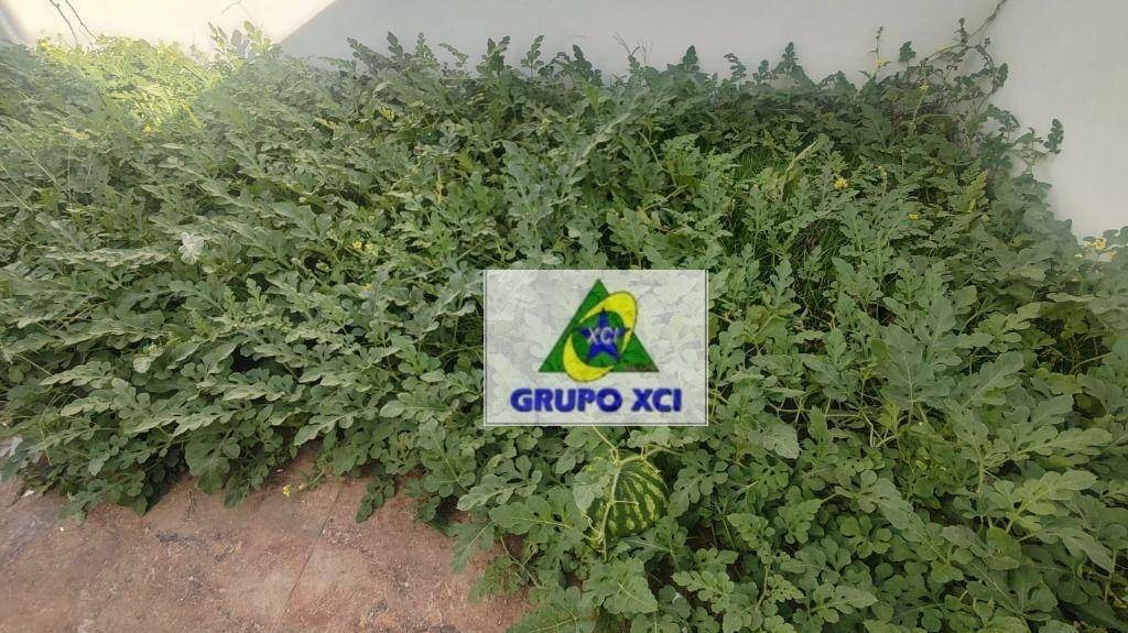 Casa de Condomínio à venda e aluguel com 3 quartos, 198m² - Foto 35