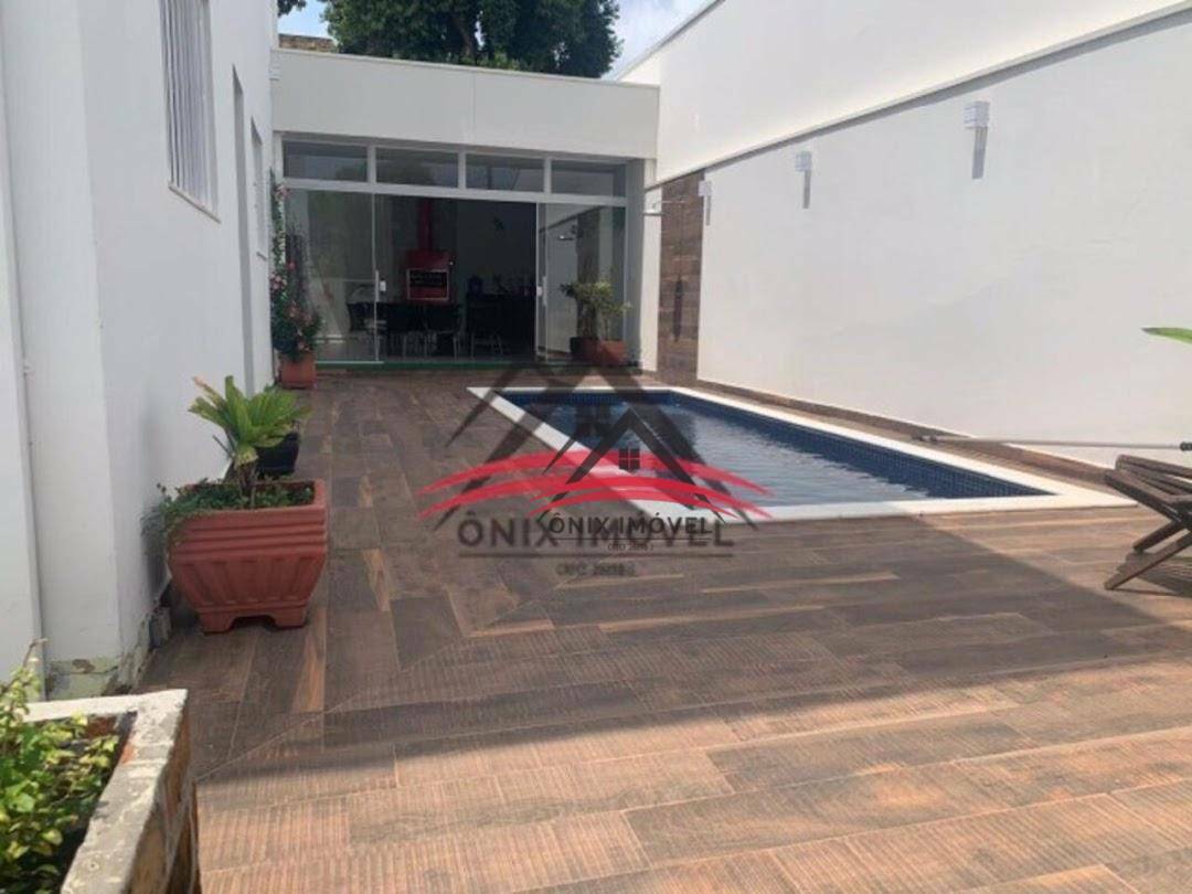 Casa à venda com 4 quartos, 300m² - Foto 2