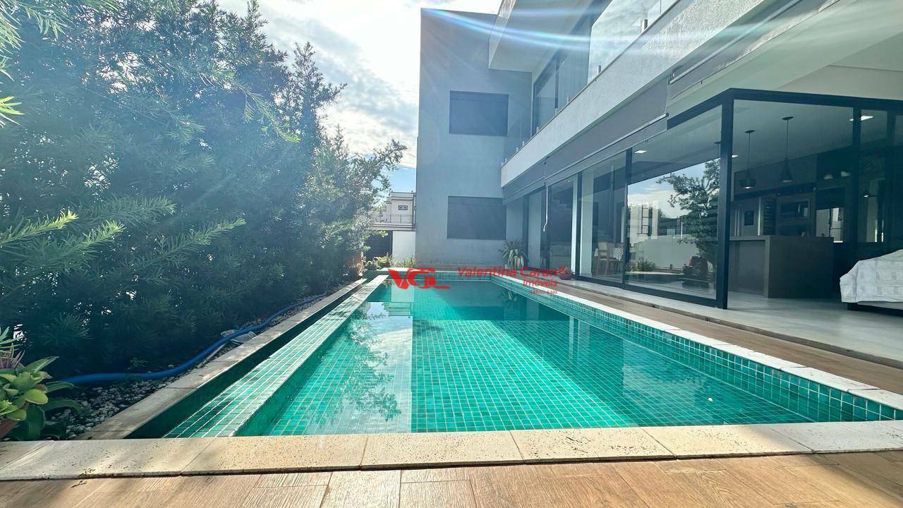 Sobrado à venda com 4 quartos, 375m² - Foto 1