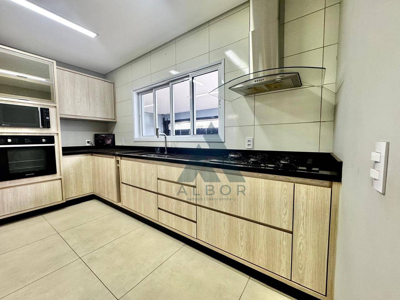 Casa, 4 quartos, 250 m² - Foto 2