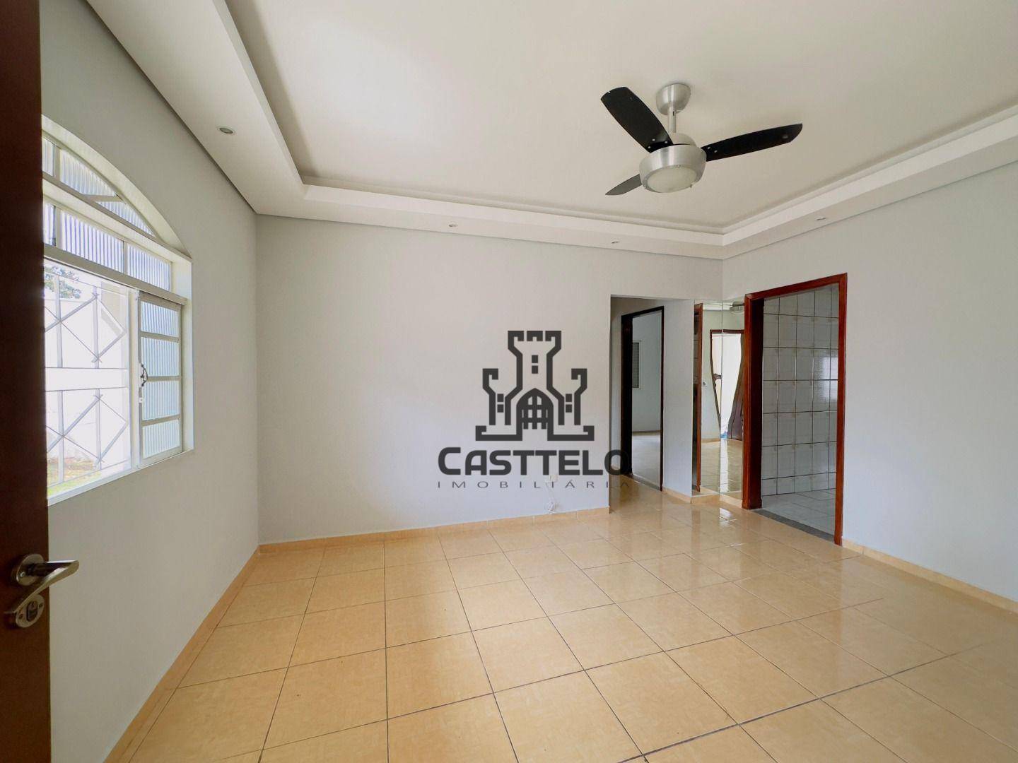 Casa à venda com 2 quartos, 200m² - Foto 4