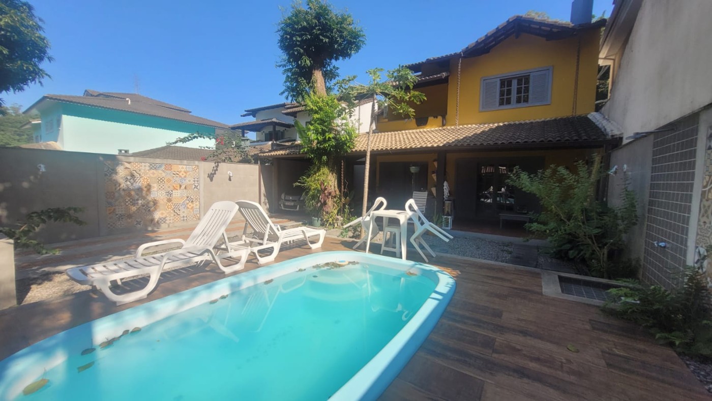 Casa de Condomínio à venda com 4 quartos, 290m² - Foto 1