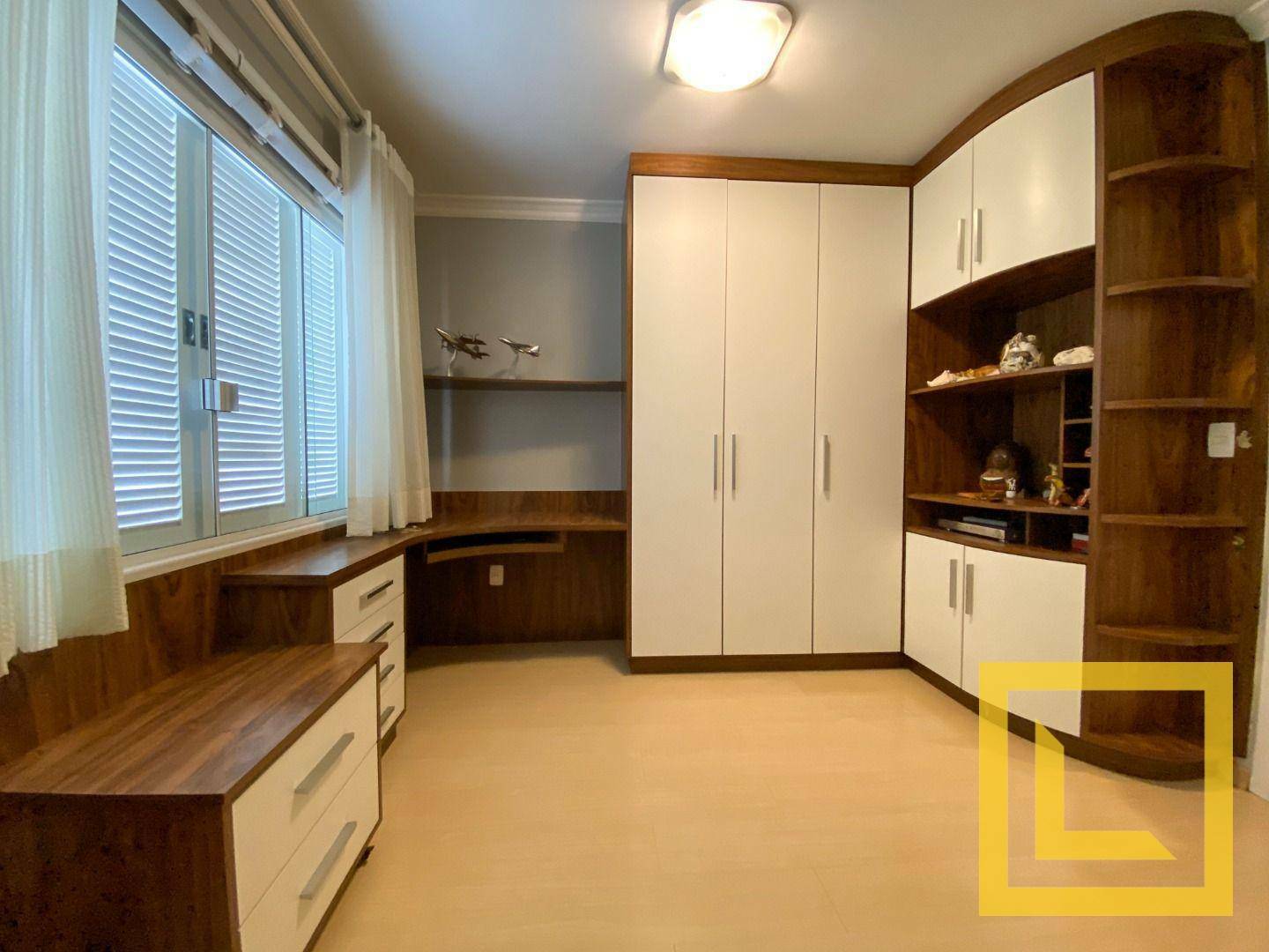 Casa à venda com 4 quartos, 350m² - Foto 30