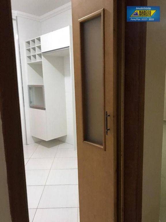 Apartamento para alugar com 3 quartos, 115m² - Foto 11