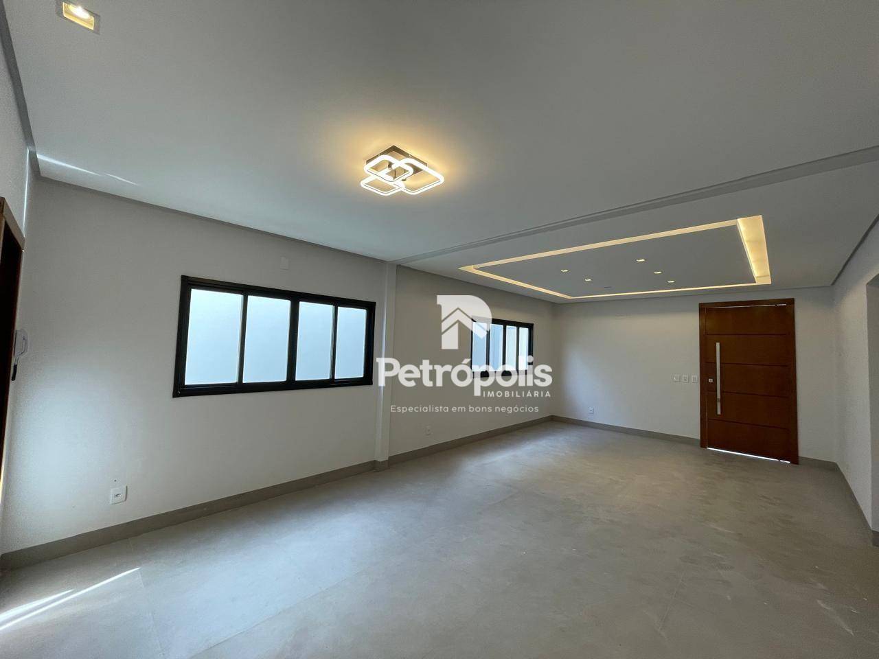 Casa à venda com 3 quartos, 202m² - Foto 4