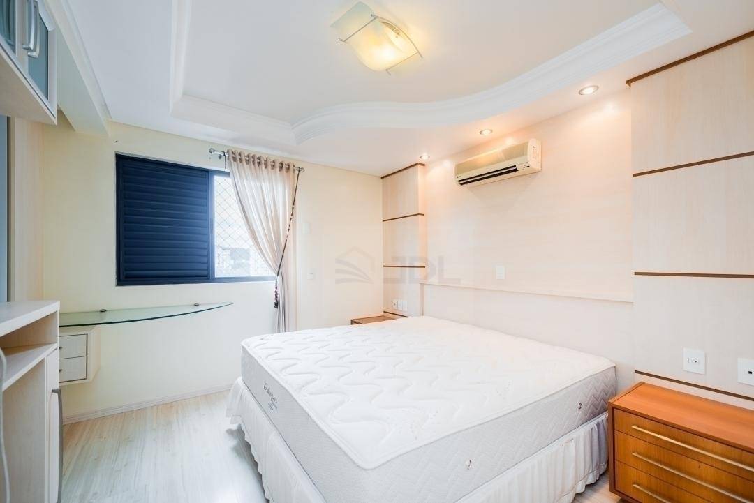 Apartamento à venda com 4 quartos, 226m² - Foto 8