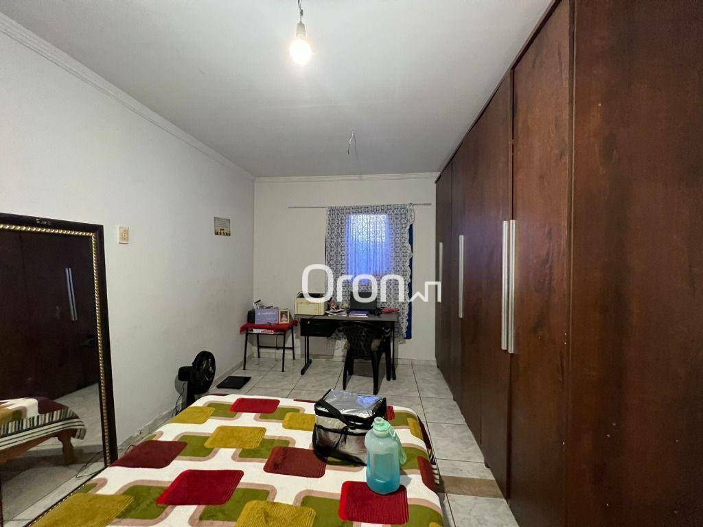 Casa à venda com 6 quartos, 240m² - Foto 11