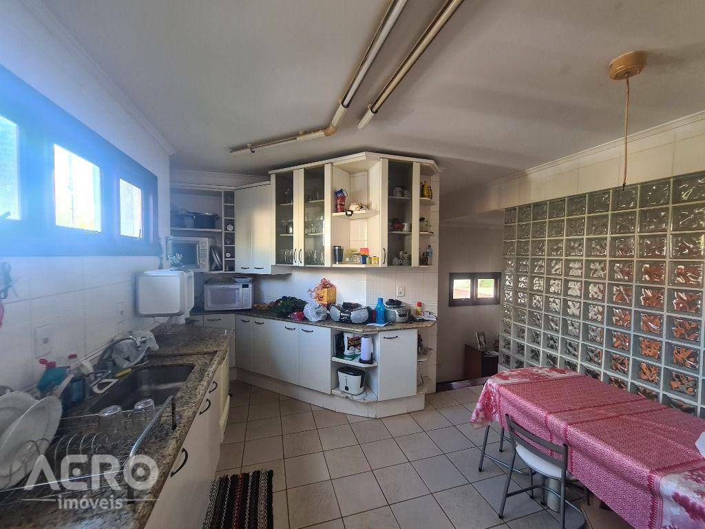 Casa de Condomínio à venda com 4 quartos, 300m² - Foto 3