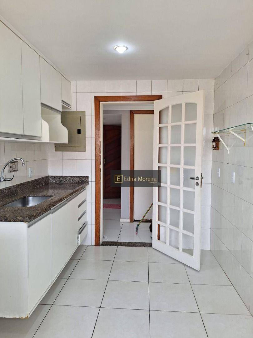 Apartamento à venda com 2 quartos, 75m² - Foto 4