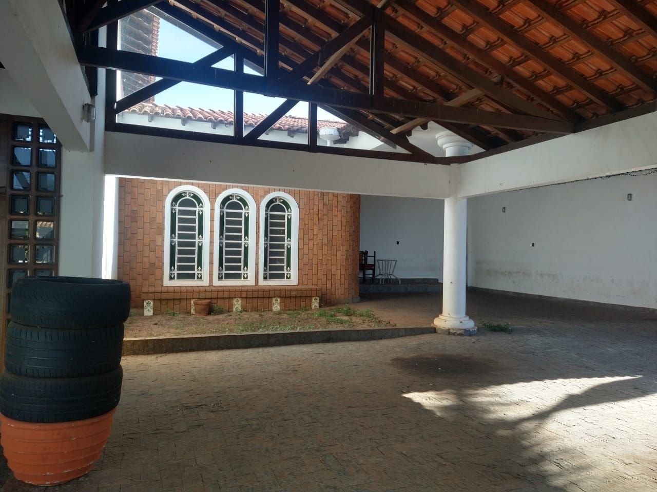 Casa para alugar com 8 quartos, 650m² - Foto 11